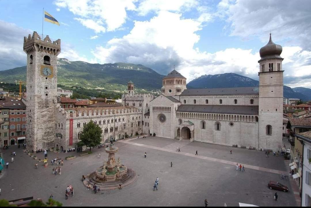 B&B And Apartments Al Duomo Trento Bagian luar foto